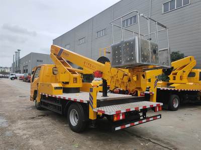 登高車、25慶鈴高空作業(yè)車、國六直臂高空作業(yè)車與清洗吸污車 現(xiàn)代城市作業(yè)的多功能利器